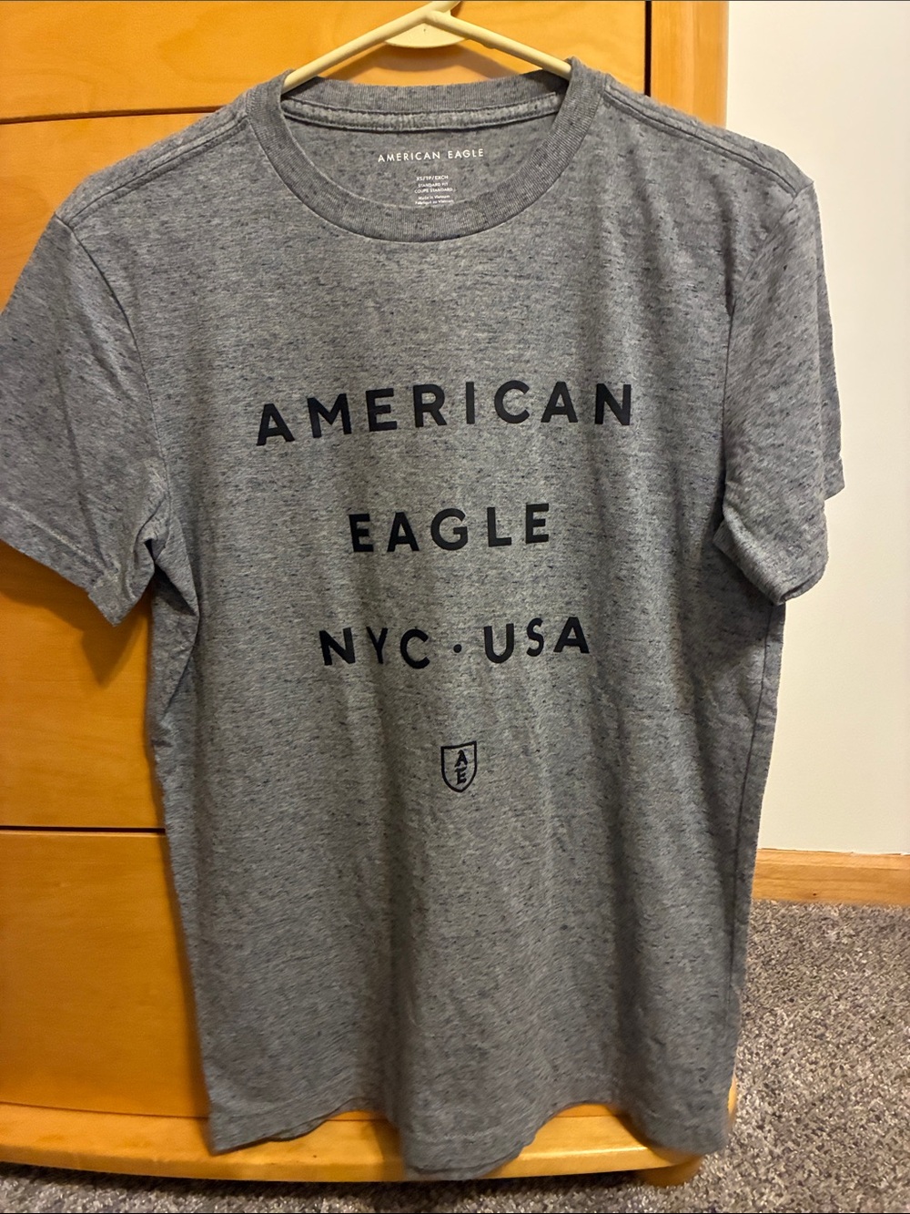 XS Men’s gray American Eagle tshirt